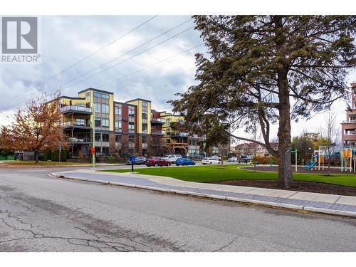 2011 Agassiz Road Unit# 104, Kelowna, BC - Outdoor