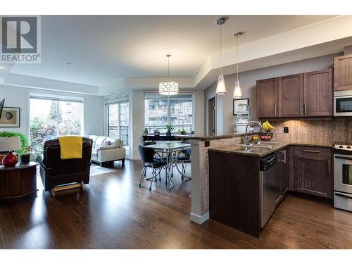 2011 Agassiz Road Unit# 104, Kelowna, BC - Indoor Photo Showing Kitchen