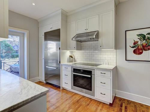 Kitchen - 128 Av. Balfour, Mont-Royal, QC - Indoor Photo Showing Kitchen With Upgraded Kitchen