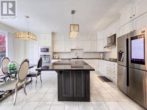 3196 Carding Mill Trail, Oakville, ON - Indoor Photo Showing Kitchen