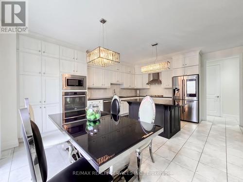 3196 Carding Mill Trail, Oakville, ON - Indoor Photo Showing Kitchen