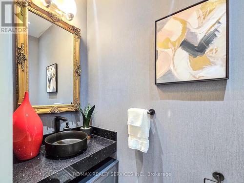 3196 Carding Mill Trail, Oakville, ON - Indoor Photo Showing Bathroom