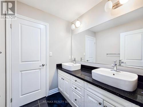 3196 Carding Mill Trail, Oakville, ON - Indoor Photo Showing Bathroom