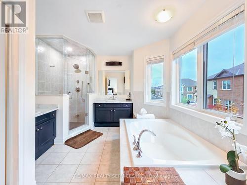 3196 Carding Mill Trail, Oakville, ON - Indoor Photo Showing Bathroom