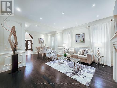 3196 Carding Mill Trail, Oakville, ON - Indoor Photo Showing Living Room