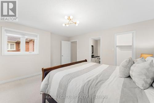 8 Pandora Court, Richmond Hill, ON - Indoor Photo Showing Bedroom