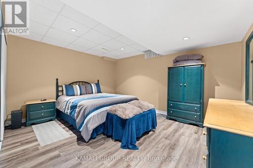 8 Pandora Court, Richmond Hill, ON - Indoor Photo Showing Bedroom