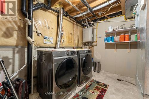 8 Pandora Court, Richmond Hill, ON - Indoor Photo Showing Laundry Room