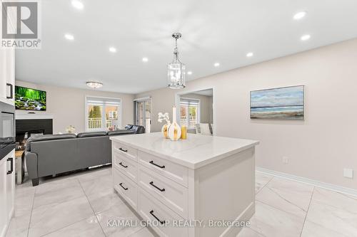 8 Pandora Court, Richmond Hill, ON - Indoor Photo Showing Kitchen