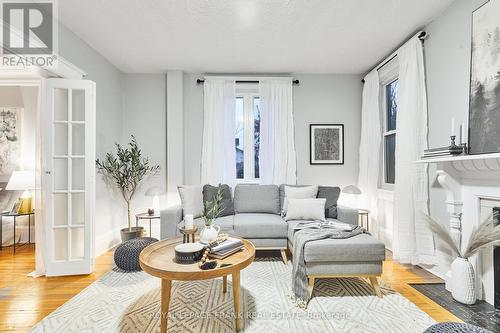 82 Nassau Street, Oshawa (Vanier), ON - Indoor Photo Showing Living Room