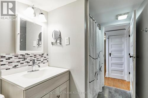 82 Nassau Street, Oshawa (Vanier), ON - Indoor Photo Showing Bathroom