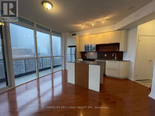 2104 - 25 Carlton Street, Toronto, ON - Indoor Photo Showing Kitchen