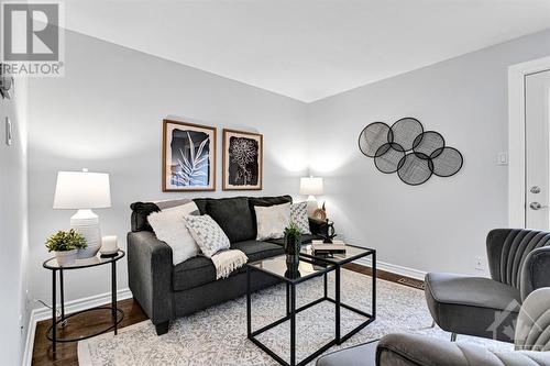 73 Mcclintock Way, Ottawa, ON - Indoor Photo Showing Living Room