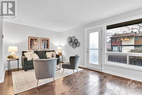 73 Mcclintock Way, Ottawa, ON - Indoor Photo Showing Living Room