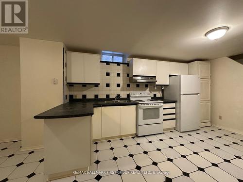 Bsmt - 537 Sundown Crescent, Pickering, ON - Indoor Photo Showing Kitchen With Double Sink