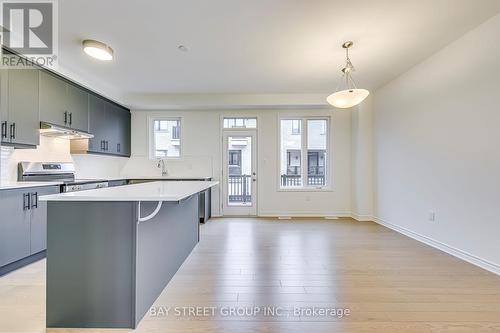 3074 Merrick Road, Oakville, ON - Indoor Photo Showing Kitchen With Upgraded Kitchen