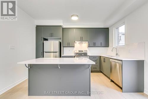 3074 Merrick Road, Oakville, ON - Indoor Photo Showing Kitchen With Upgraded Kitchen