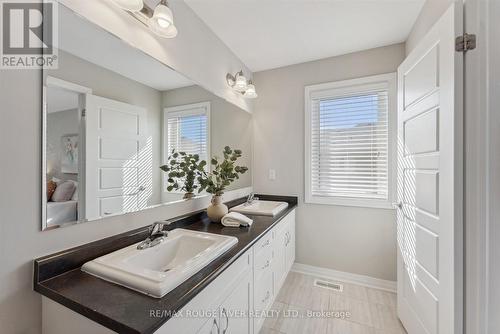 59 Littlebeck Crescent, Whitby, ON - Indoor Photo Showing Bathroom