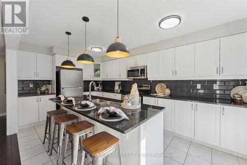 59 Littlebeck Crescent, Whitby, ON - Indoor Photo Showing Kitchen With Upgraded Kitchen