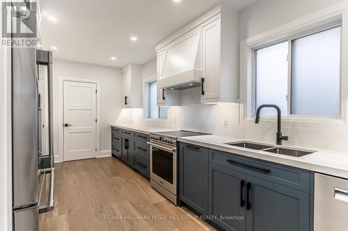 104 Fadine Road, Newmarket, ON - Indoor Photo Showing Kitchen With Double Sink With Upgraded Kitchen