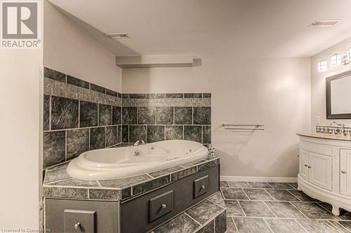 371 Strawberry Crescent, Waterloo, ON - Indoor Photo Showing Bathroom