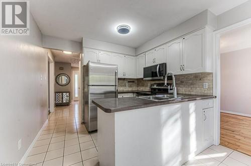 371 Strawberry Crescent, Waterloo, ON - Indoor Photo Showing Kitchen With Double Sink