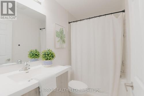 992 Balsam Court, Milton, ON - Indoor Photo Showing Bathroom