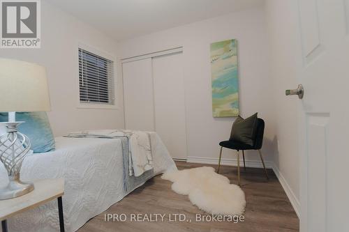 992 Balsam Court, Milton, ON - Indoor Photo Showing Bedroom