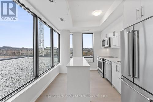 204 - 1415 Dundas Street, Oakville, ON - Indoor Photo Showing Kitchen With Upgraded Kitchen