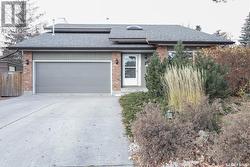 207 Coldspring RISE  Saskatoon, SK S7J 4L5