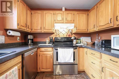 207 Coldspring Rise, Saskatoon, SK - Indoor Photo Showing Kitchen