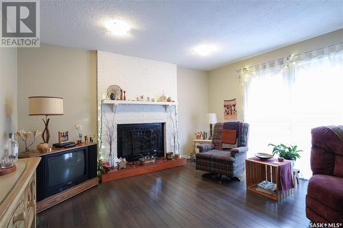 207 Coldspring Rise, Saskatoon, SK - Indoor Photo Showing Living Room With Fireplace