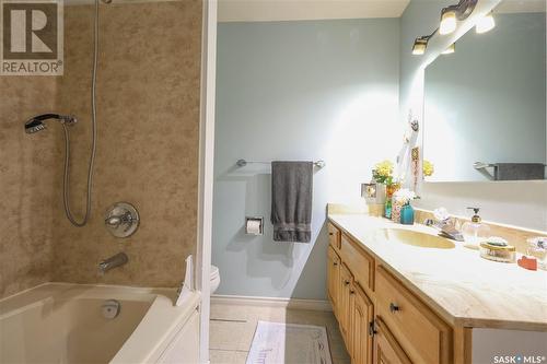 207 Coldspring Rise, Saskatoon, SK - Indoor Photo Showing Bathroom