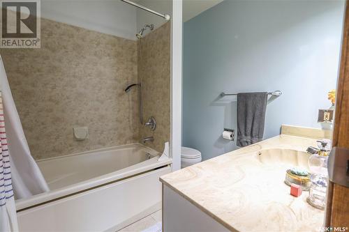 207 Coldspring Rise, Saskatoon, SK - Indoor Photo Showing Bathroom