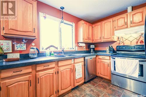 207 Coldspring Rise, Saskatoon, SK - Indoor Photo Showing Kitchen With Double Sink