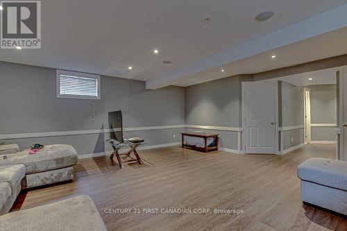 812 Reeves Avenue, London, ON - Indoor