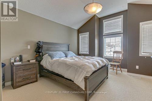 812 Reeves Avenue, London, ON - Indoor Photo Showing Bedroom