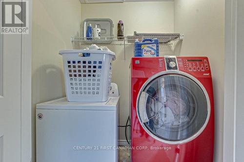 812 Reeves Avenue, London, ON - Indoor Photo Showing Laundry Room