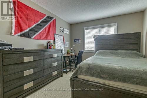 812 Reeves Avenue, London, ON - Indoor Photo Showing Bedroom