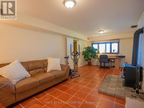 3121 Hayman Road, Naramata, BC - Indoor Photo Showing Living Room