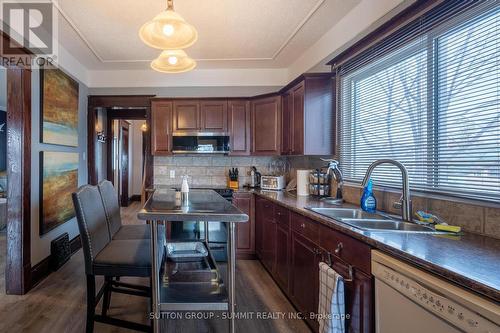 4622 Ferguson Street, Niagara Falls, ON - Indoor Photo Showing Kitchen With Double Sink