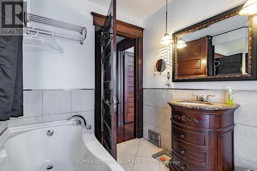 4622 Ferguson Street, Niagara Falls, ON - Indoor Photo Showing Bathroom