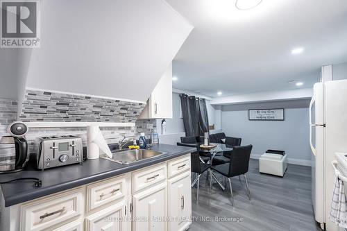 4622 Ferguson Street, Niagara Falls, ON - Indoor Photo Showing Kitchen