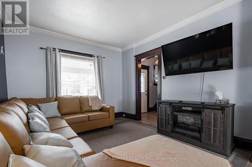 4622 Ferguson Street, Niagara Falls, ON - Indoor Photo Showing Living Room