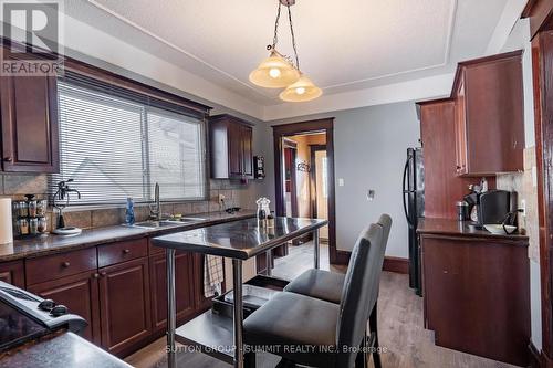 4622 Ferguson Street, Niagara Falls, ON - Indoor Photo Showing Kitchen With Double Sink