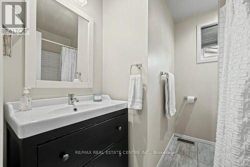 14 Avra Court, Guelph, ON - Indoor Photo Showing Bathroom