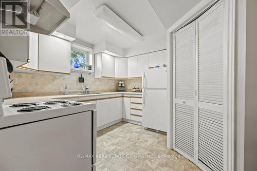 14 Avra Court, Guelph, ON - Indoor Photo Showing Kitchen