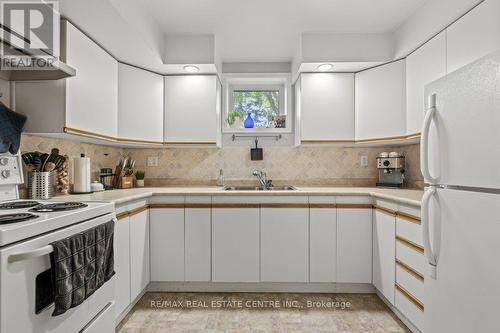 14 Avra Court, Guelph, ON - Indoor Photo Showing Kitchen With Double Sink