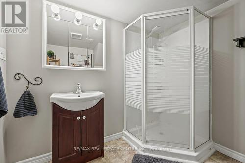 14 Avra Court, Guelph, ON - Indoor Photo Showing Bathroom