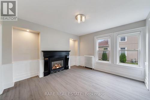 4372 Ontario Street, Lincoln, ON - Indoor Photo Showing Living Room With Fireplace